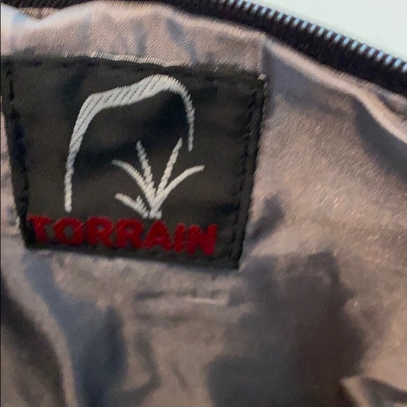 Torrain Vegan Recycled Clutch Feed Bag - Picture 5 of 8